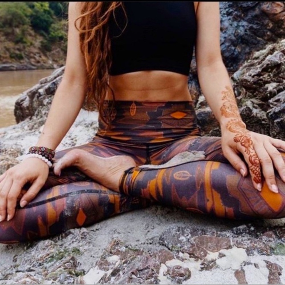Rare TEEKI Southern Cross Harvest Tribal Feather Leggings Hot Pants